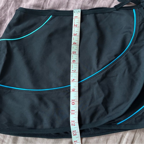 Lululemon Wrap Skirt in Black W/ Blue Accents - Picture 5 of 5